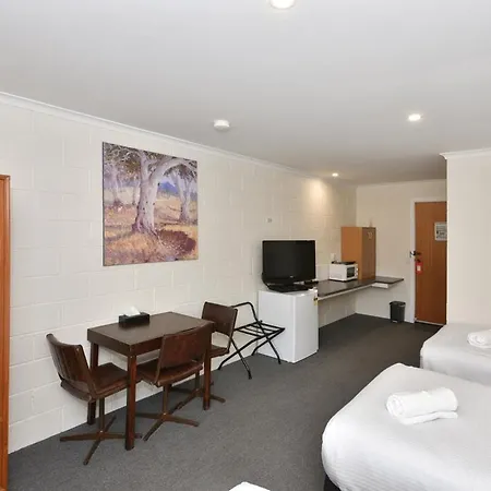 Inglewood Motel And Caravan Park Victoria Exterior photo